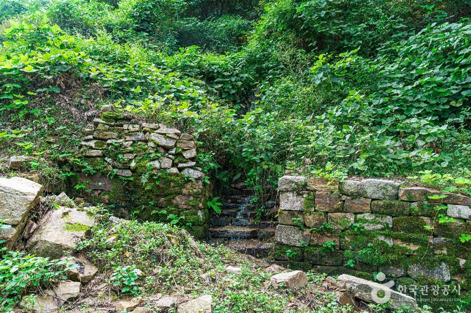 후백제 견훤의 왕궁터로 거론되는 전주 동고산성